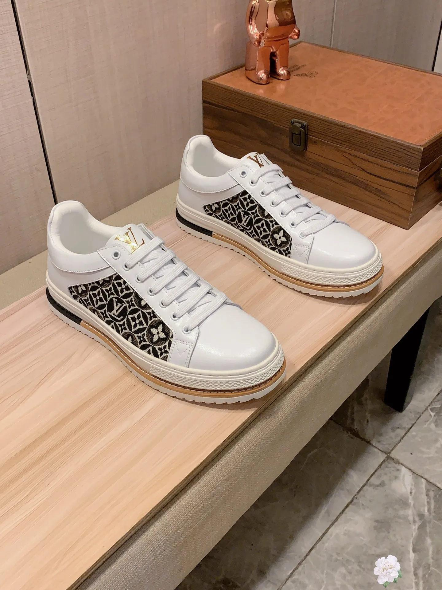 Men's men's shoes 💰420💰💰🎩🎩[Lightning][Lightning] "LV*" The latest • hot style casual shoes, top brand [Seduce] luxury~purchase, top~quality. [Strong] The upper is made of imported breathable cowhide with fabric material ➕ Breathable sheepskin feet (•) and fine workmanship. The original stylish and stylish soft rubber wear-resistant and non-slip outsole is light and comfortable on the feet. The real thing looks better when photographed in person. Code 111: Code: 38-44, 2️⃣colors selected